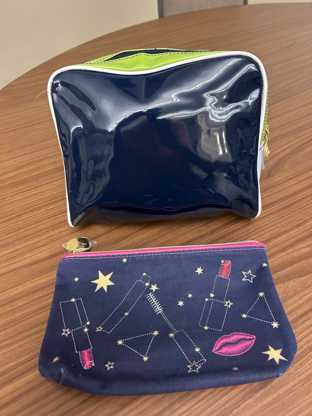 (2)ESTEE LAUDER Navy & Lime Glossy Cosmetic Bag with Navy Lipstick Print Pouch